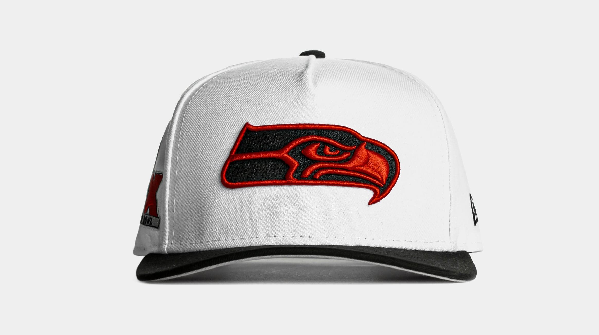 Shoe Palace Exclusive Seatle Seahawks Two-Tone Contrast Stitched 9Fifty Snapback Mens Hat (White/Black)