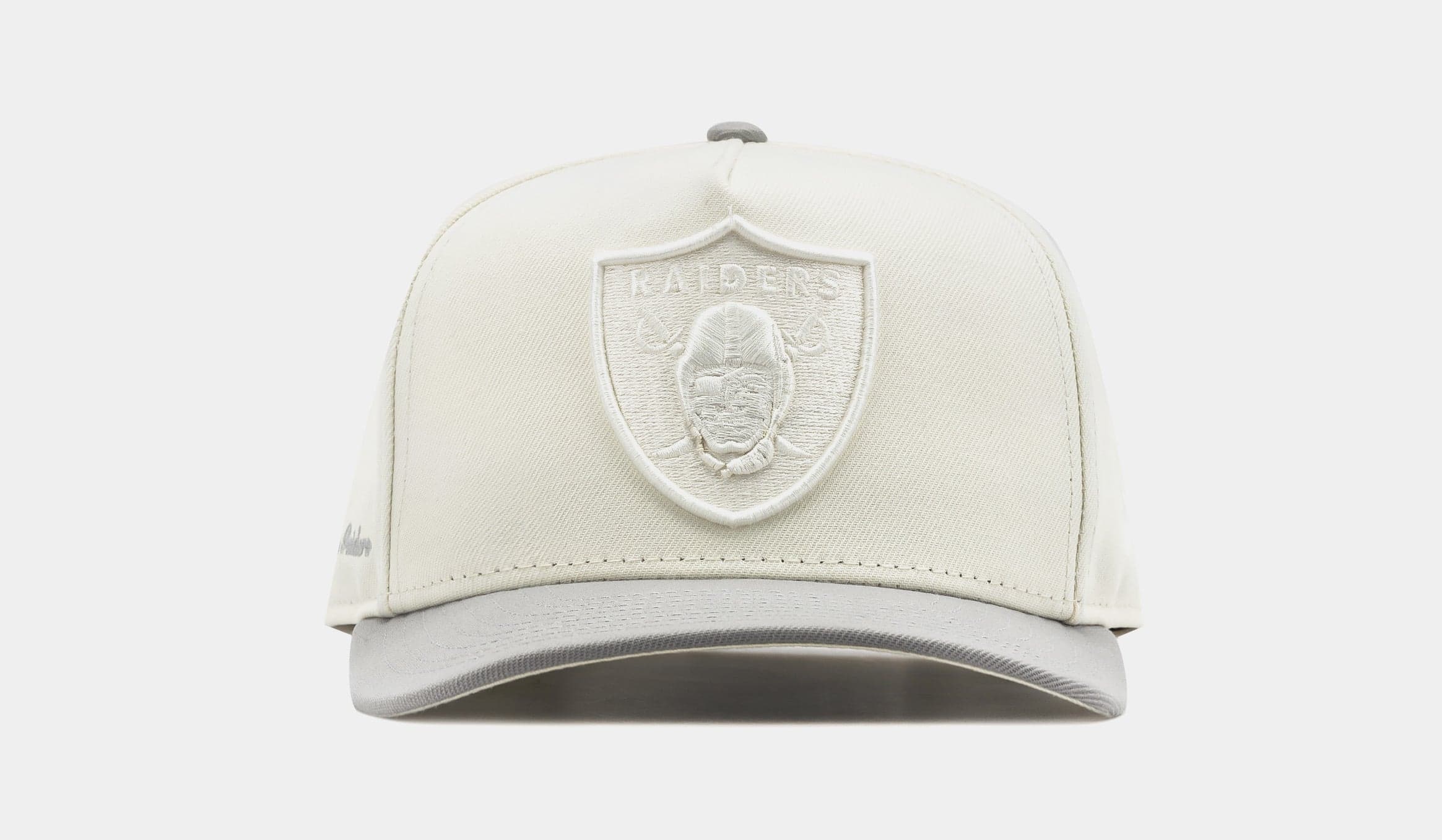 Shoe Palace Exclusive Las Vegas Raiders Chrome 950AF Curve Mens Hat (Chrome Grey)